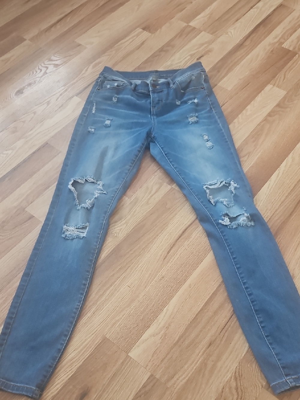 New York & Company soho Curvy Super Skimny Distressed Jeans Size 6